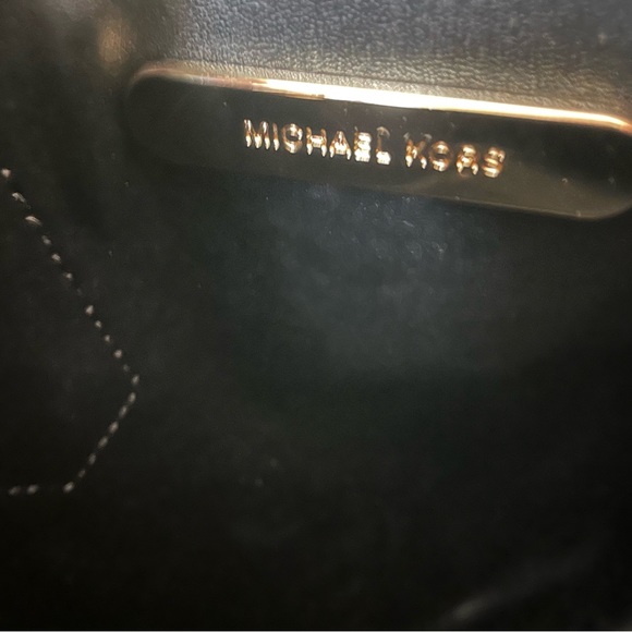 Micheal Kors Hayes large duffle black and red Roses- no strap - Picture 4 of 5